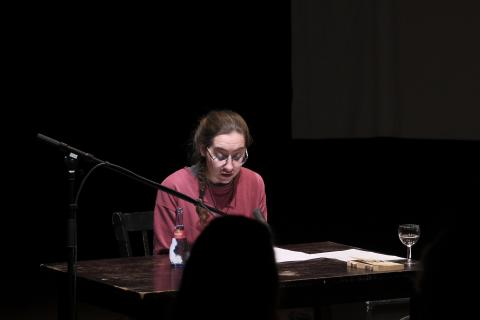 Paulina lesend